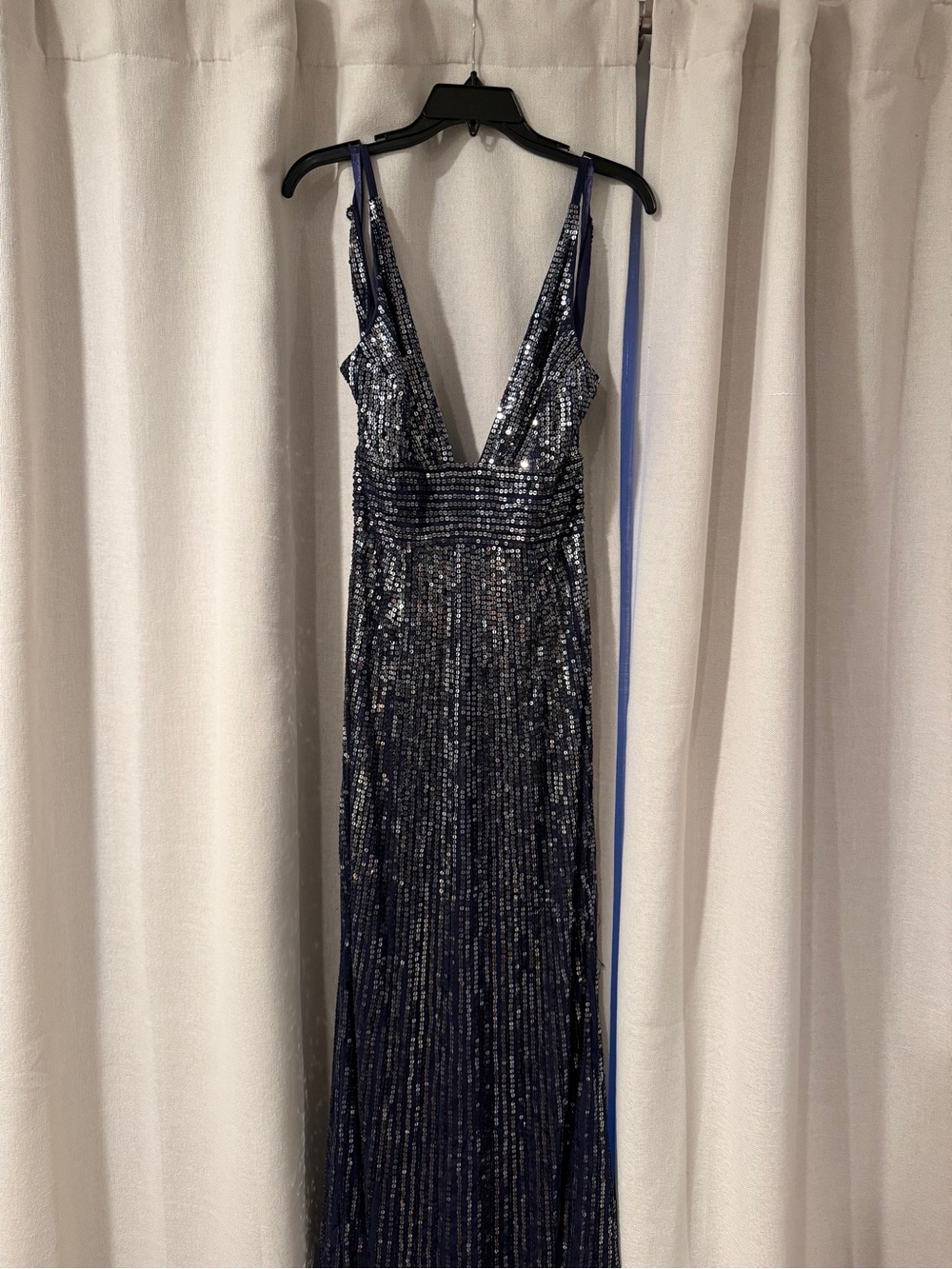 Mac Duggal Navy Halter Dress
Size 2
Some wear